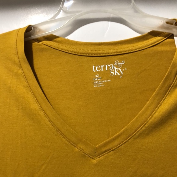 Terra Sky Tee Women 0X (14W) Solid Stretch V-Neck Long Sleeve Lightweight Yellow - Picture 2 of 6